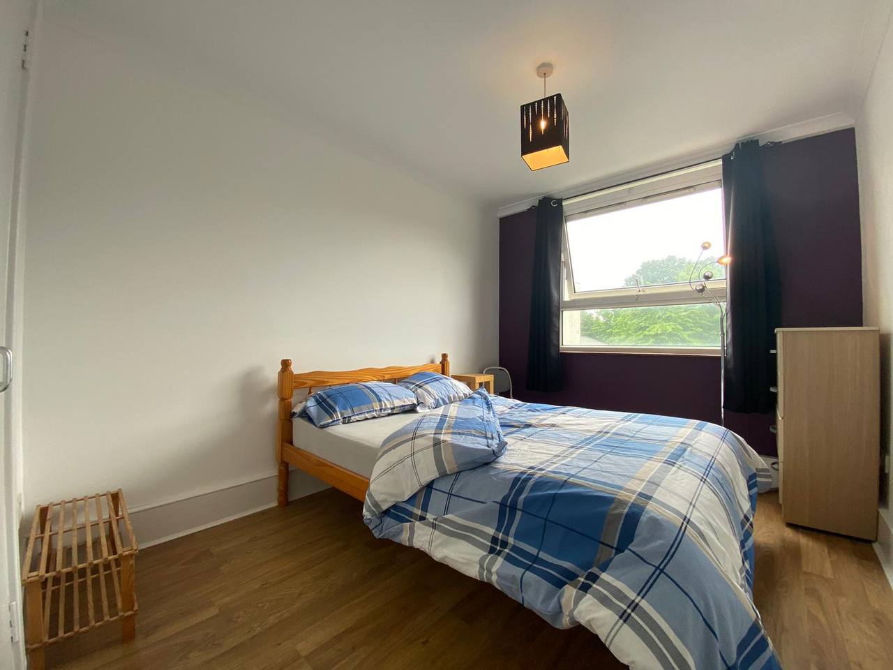 Double Room in Modern 3-Bed Flat