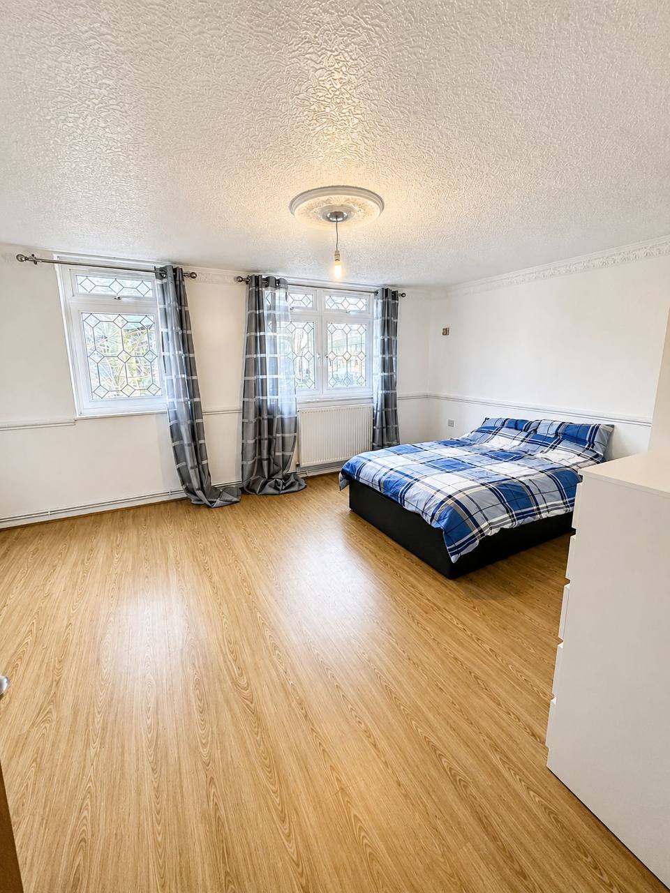 Large Double Room | 4 Min Walk to DLR